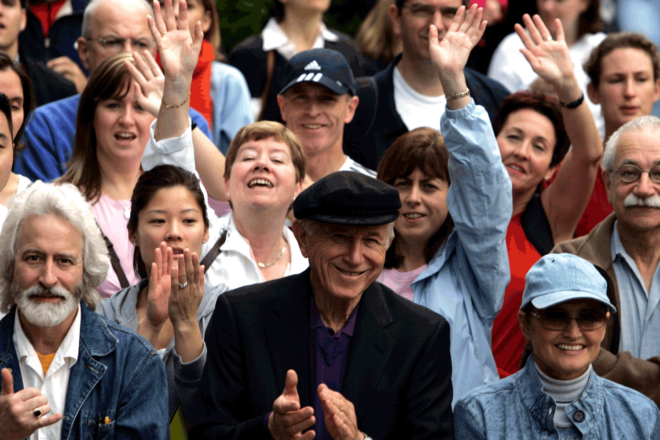 A crowd of marathon watchers line the street in Manhattan, New York.